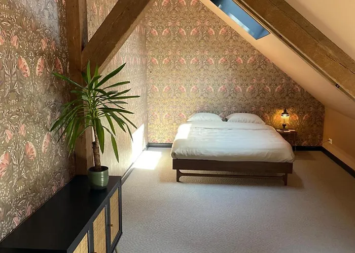 לינה וארוחת בוקר Boudevino 3*